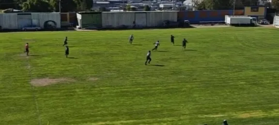 Vista panorámica del partido de Cuervos 23 AQP desde la tribuna.