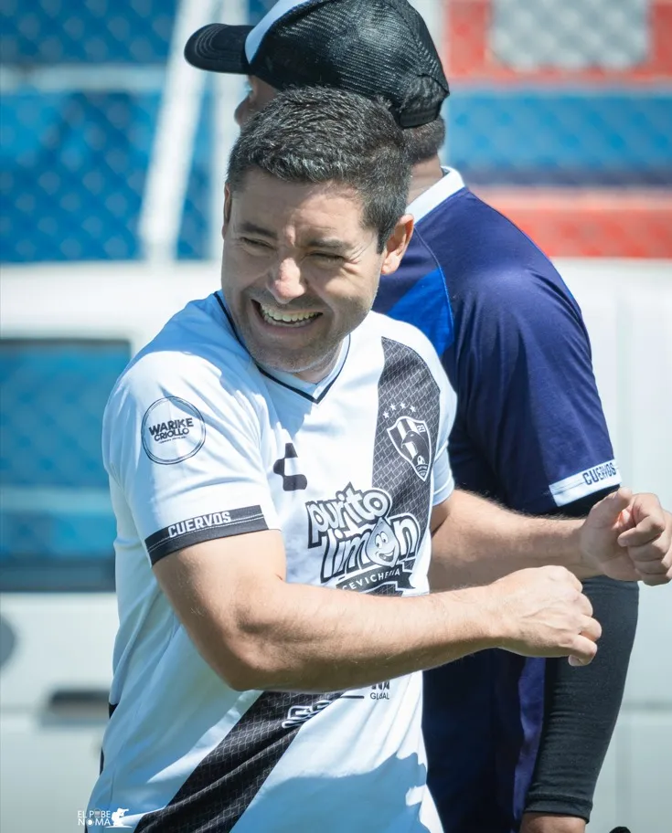 Jugador de Cuervos 23 AQP sonrídraws durante la jornada final.